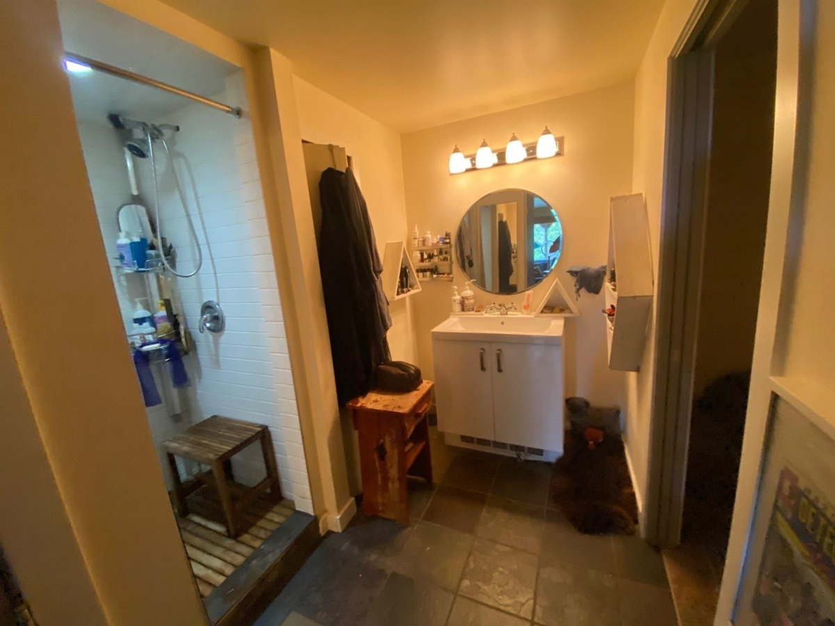 Walk-In Closet Photo of 2617 Sunshine Coast Highway, Roberts Creek, BC