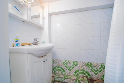 Guest Bathroom Photo of 4940 Killarney Street, Vancouver, BC