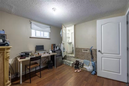 Primary Bathroom Photo of 4940 Killarney Street, Vancouver, BC