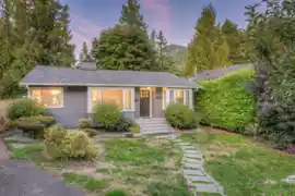 6431 Rosebery Avenue, West Vancouver, BC