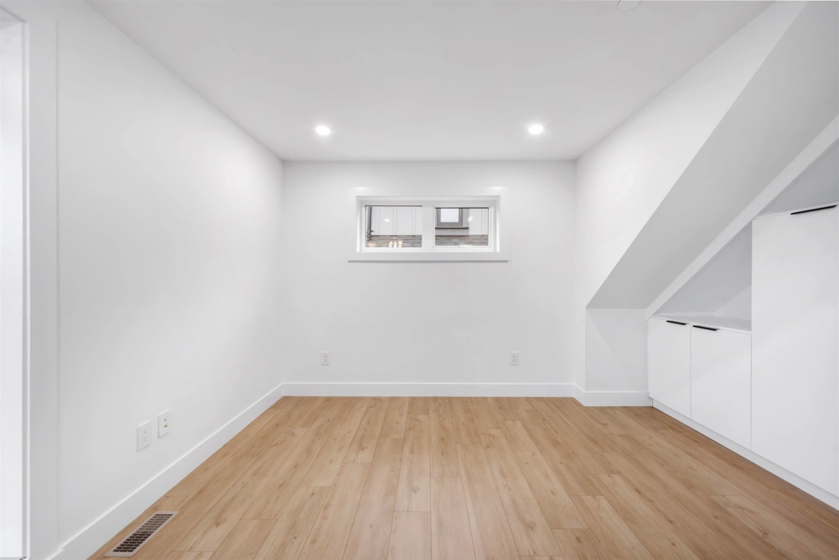 Basement Recreation Room Photo of 2 1160 Rossland Street, Vancouver, BC