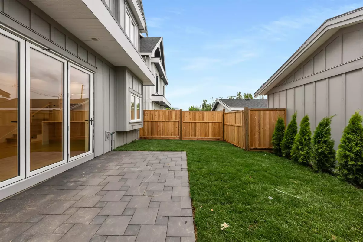 Garden / Landscaping Photo of 2 1160 Rossland Street, Vancouver, BC