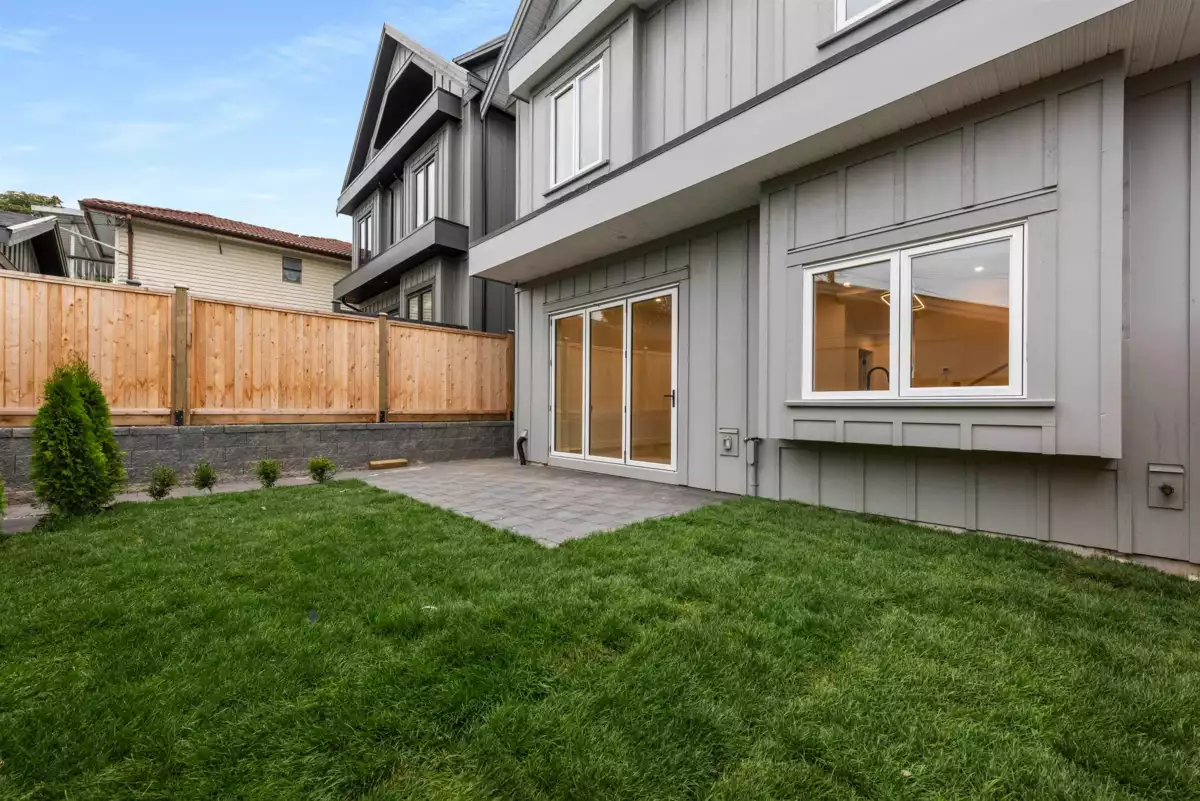 Hot Tub / Spa Photo of 2 1160 Rossland Street, Vancouver, BC