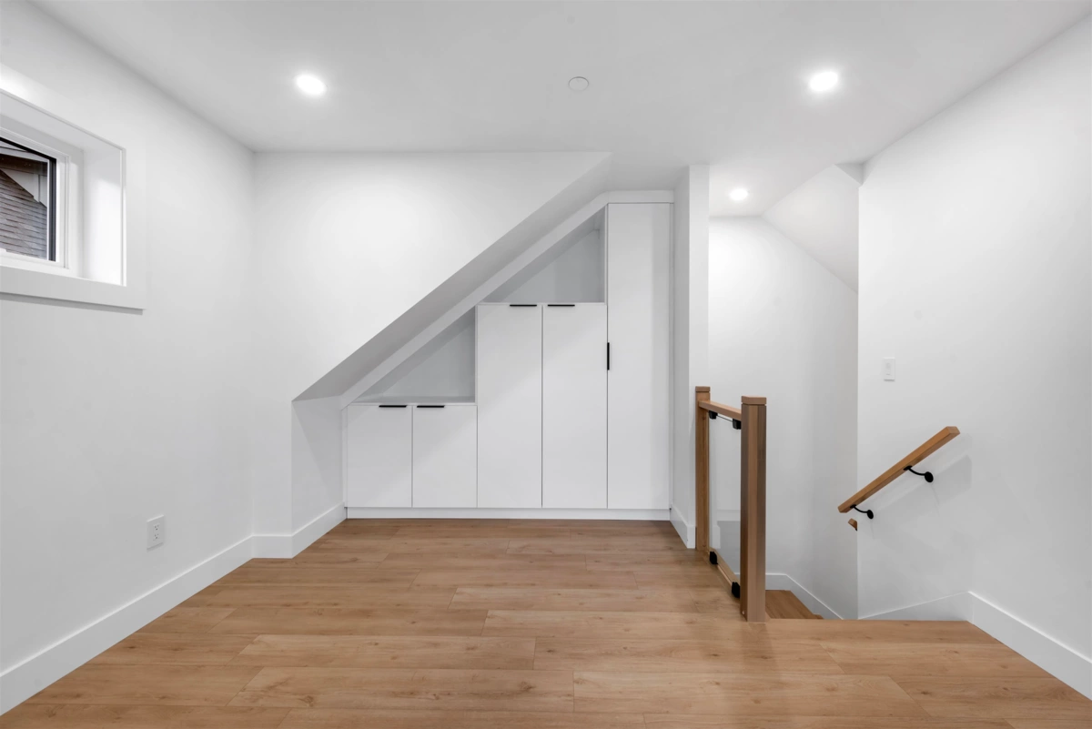 Laundry Room Photo of 2 1160 Rossland Street, Vancouver, BC