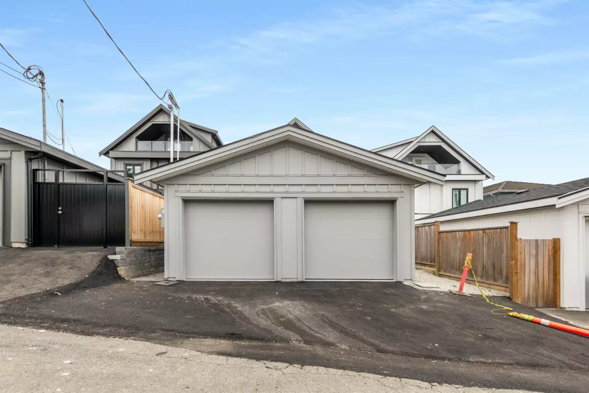 Outdoor Kitchen Photo of 2 1160 Rossland Street, Vancouver, BC