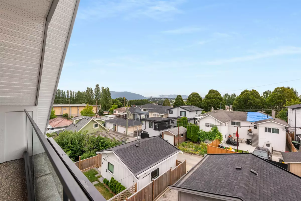 Outdoor Patio Photo of 2 1160 Rossland Street, Vancouver, BC