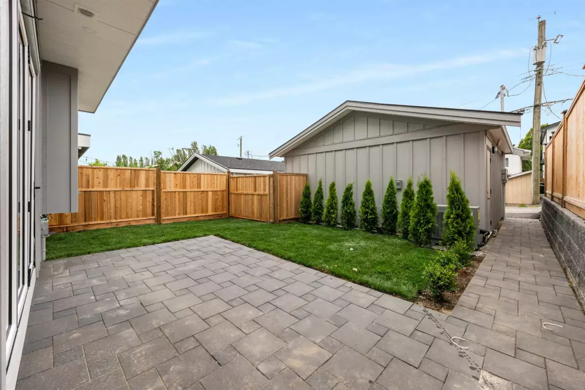 Swimming Pool Photo of 2 1160 Rossland Street, Vancouver, BC