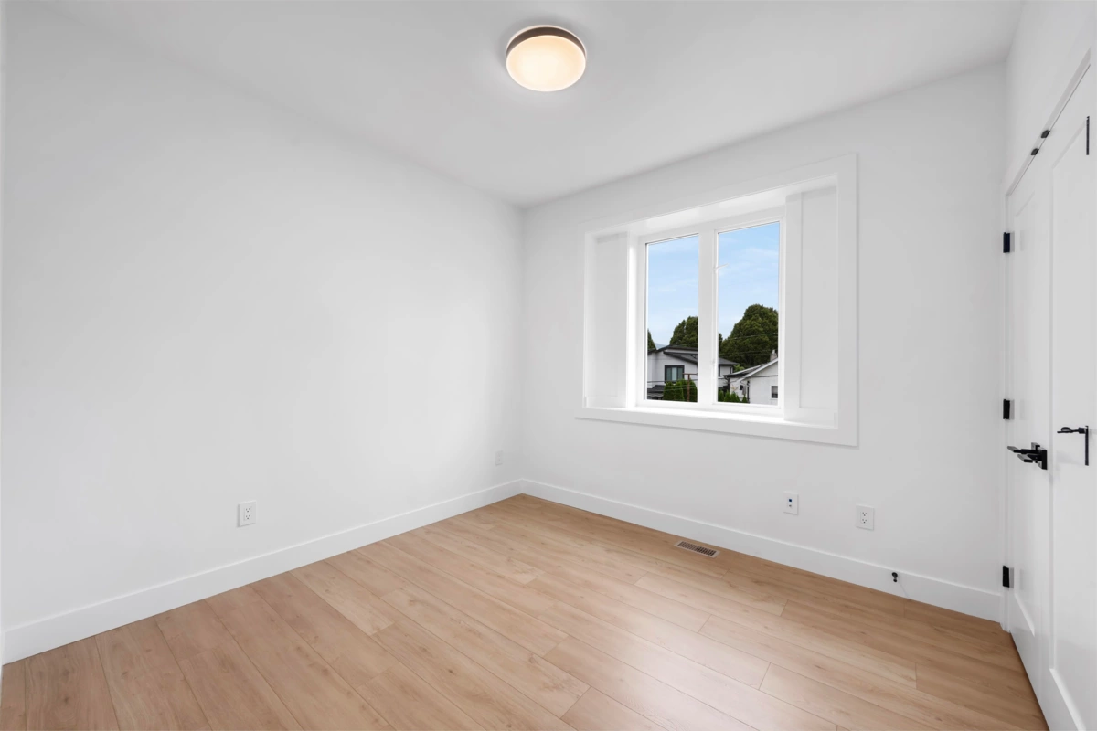 Walk-In Closet Photo of 2 1160 Rossland Street, Vancouver, BC