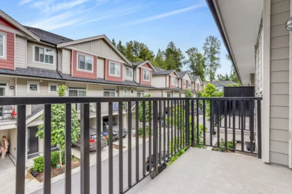 Kitchen Photo of 114 13898 64 Avenue, Surrey, BC