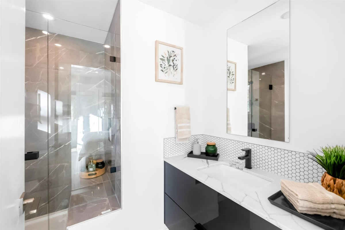 Powder Room Photo of 2069 E 1st Avenue, Vancouver, BC