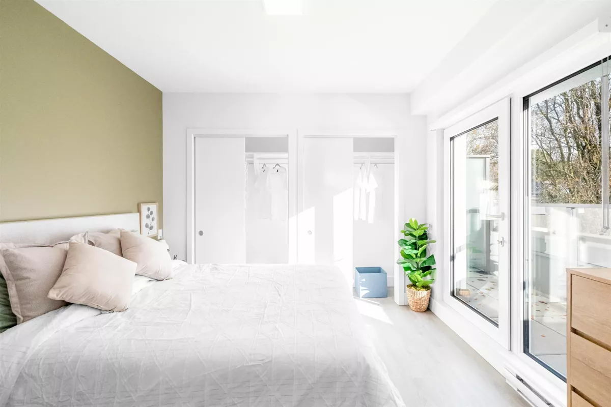 Primary Bathroom Photo of 2069 E 1st Avenue, Vancouver, BC