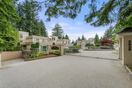 13 2425 Edgemont Boulevard, North Vancouver, BC, North Vancouver — Townhouse for sale
