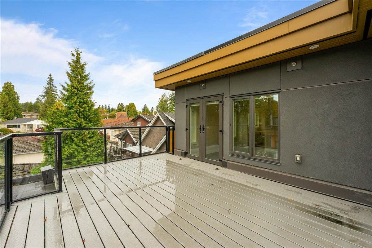 Backyard Photo of 7553 Oak Street, Vancouver, BC