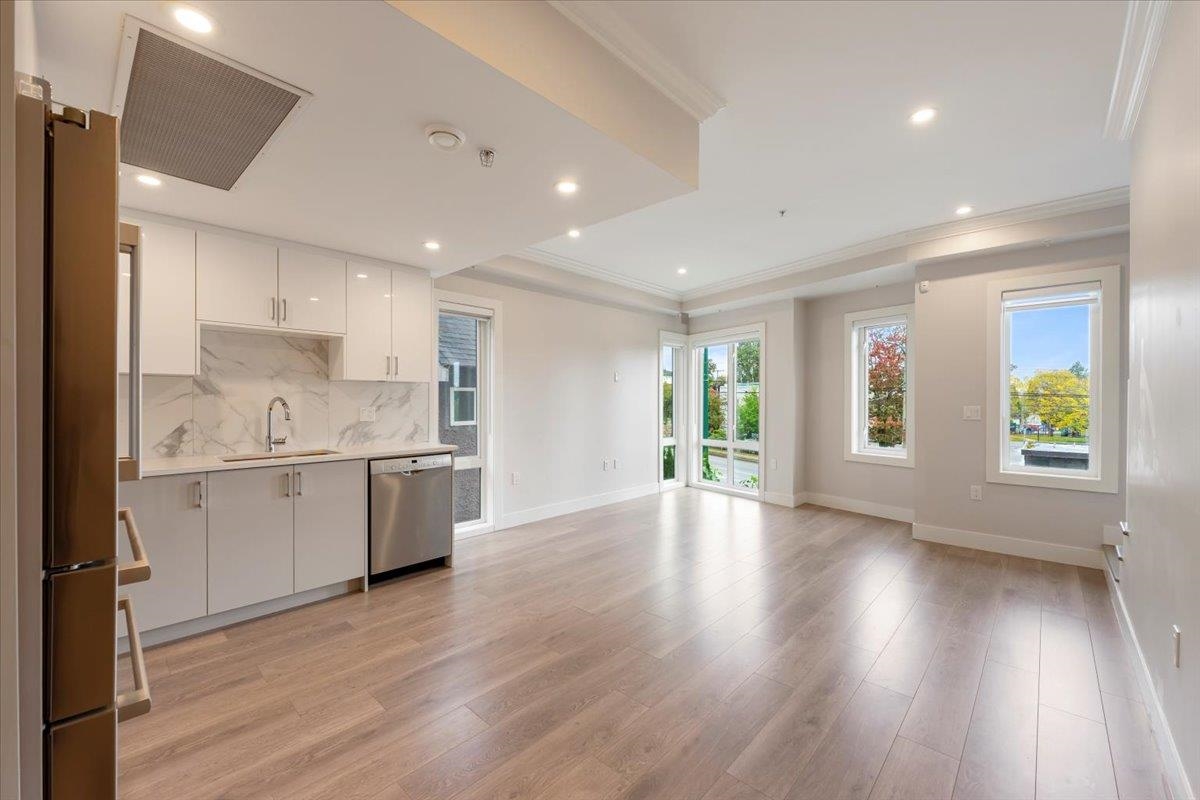 Dining Area Photo of 7553 Oak Street, Vancouver, BC