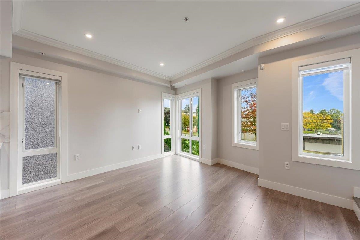 Entry Foyer Photo of 7553 Oak Street, Vancouver, BC