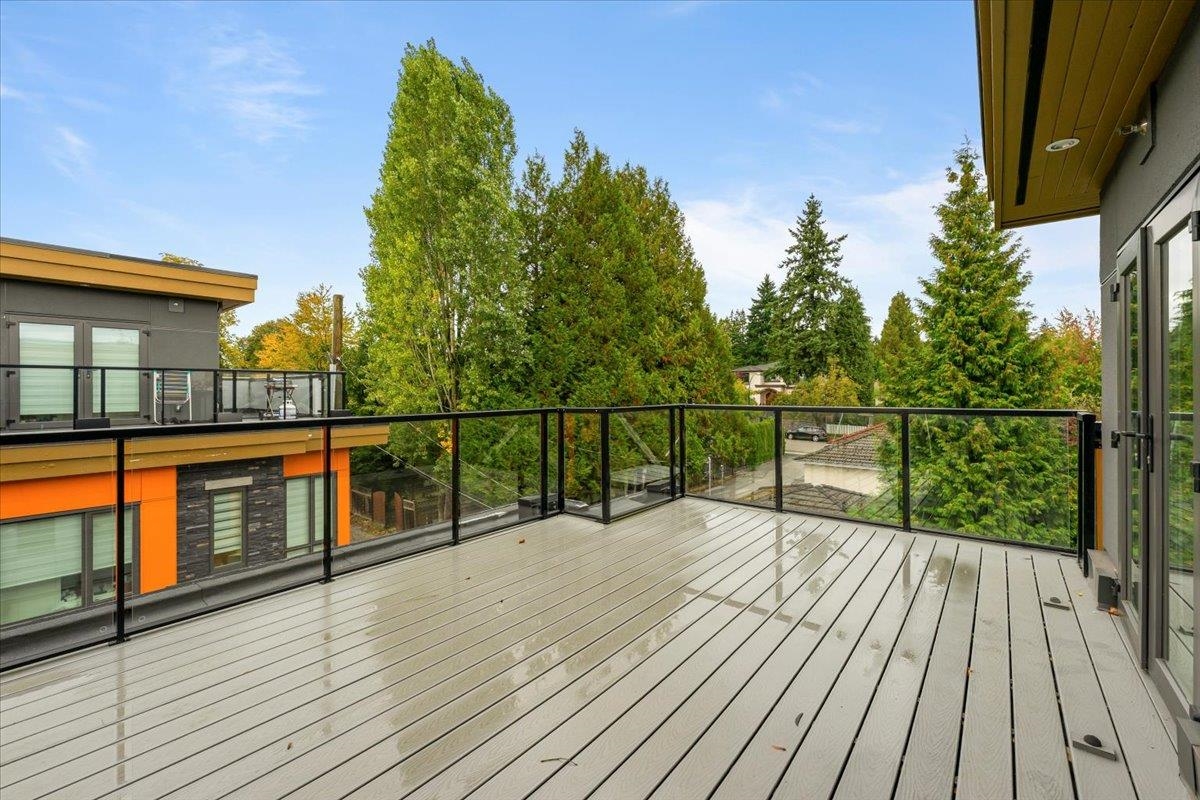 Front Yard Photo of 7553 Oak Street, Vancouver, BC