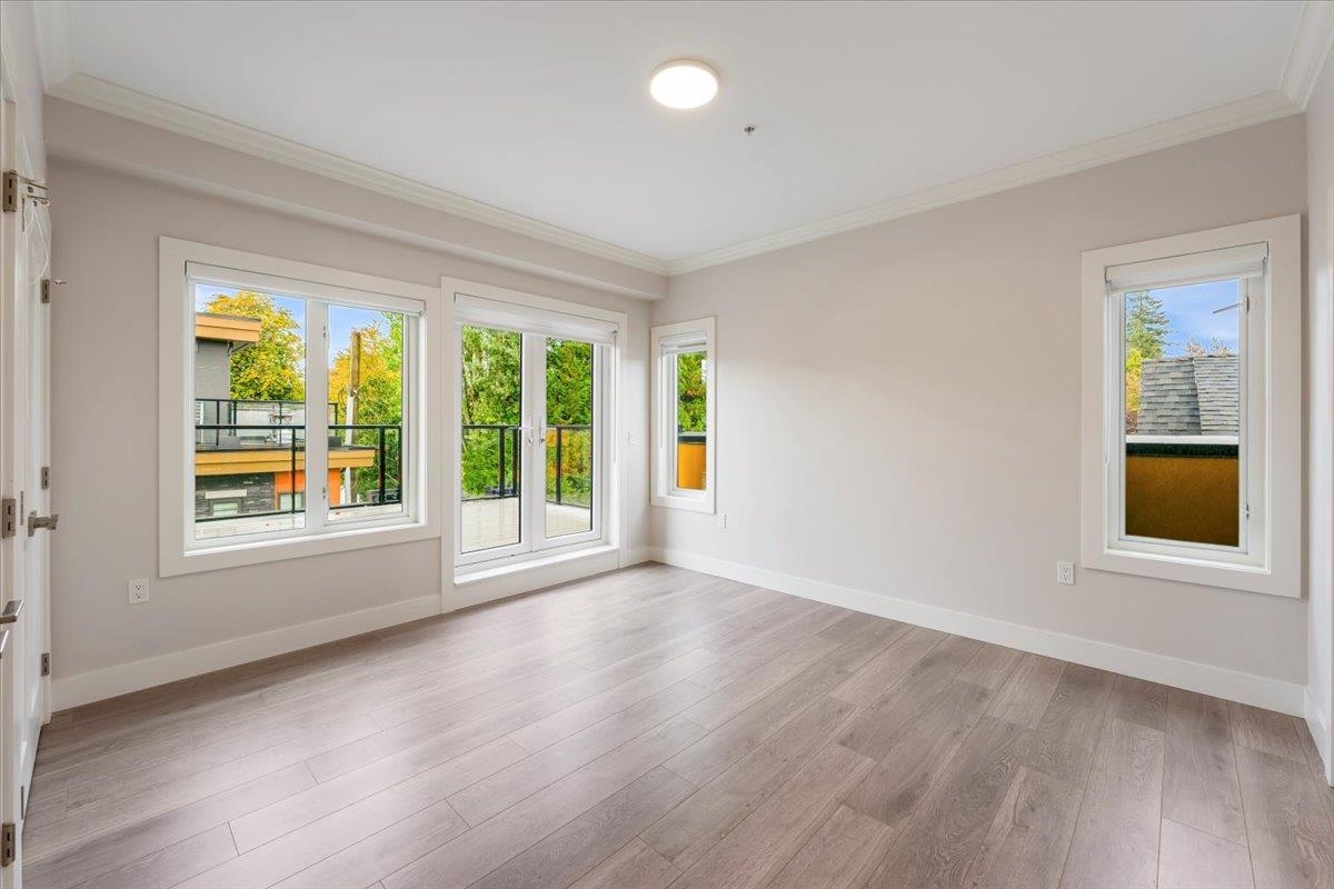 Hallway Photo of 7553 Oak Street, Vancouver, BC