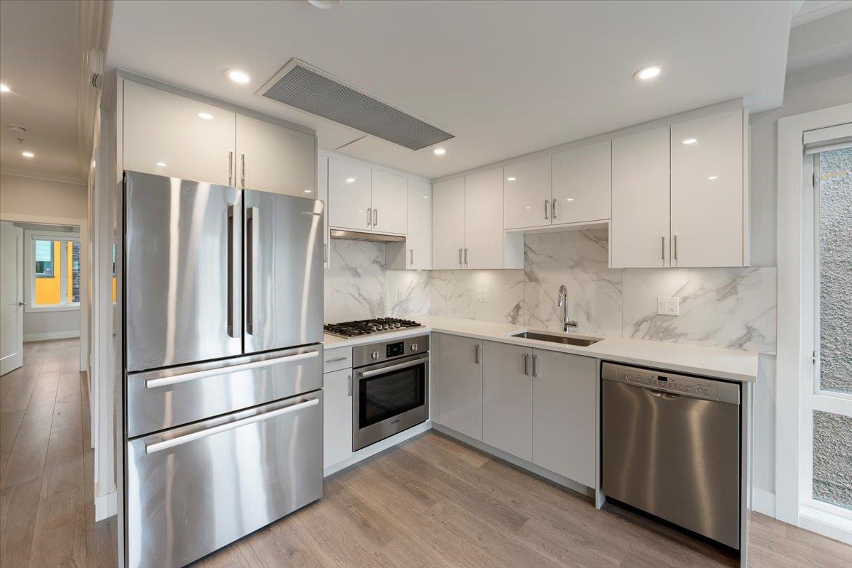 Kitchen Photo of 7553 Oak Street, Vancouver, BC