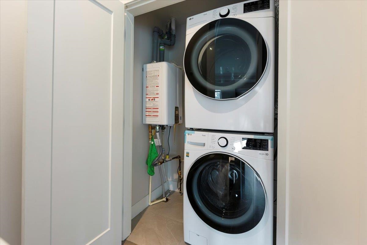 Powder Room Photo of 7553 Oak Street, Vancouver, BC