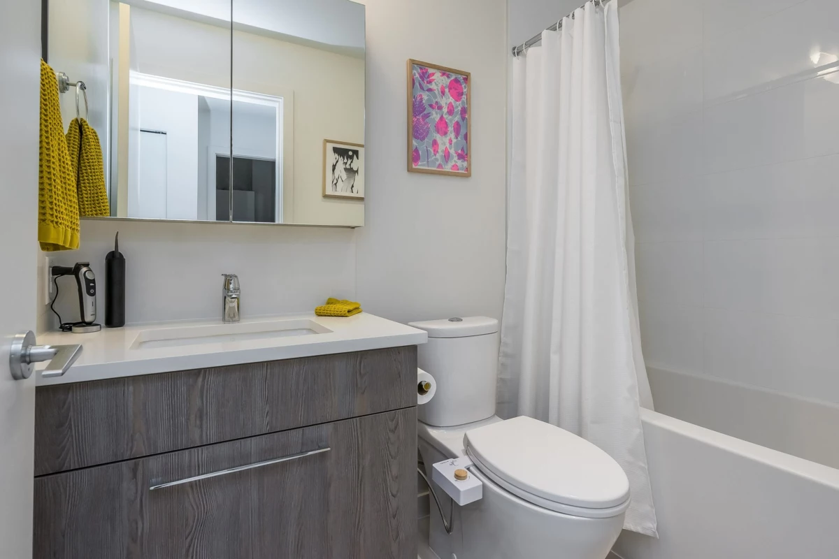 Kitchen Island Photo of 1303 691 North Road, Coquitlam, BC