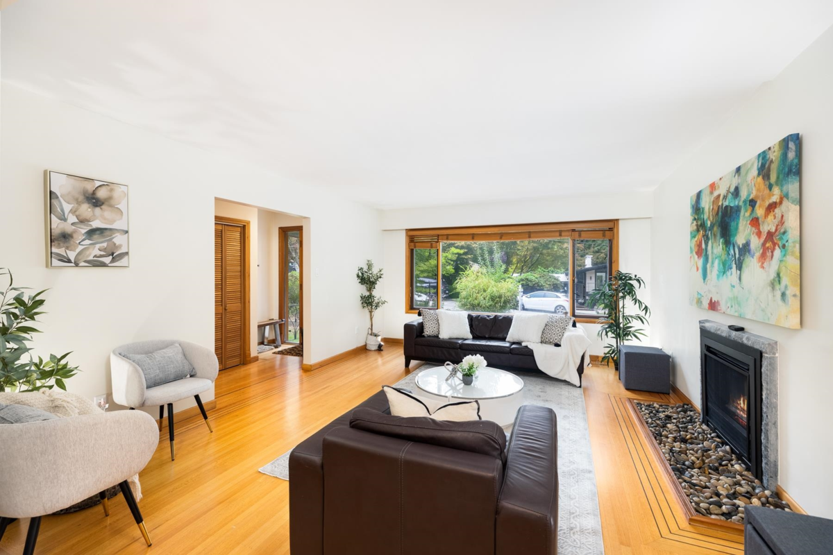 Family Room Photo of 1561 Merlynn Crescent, North Vancouver, BC