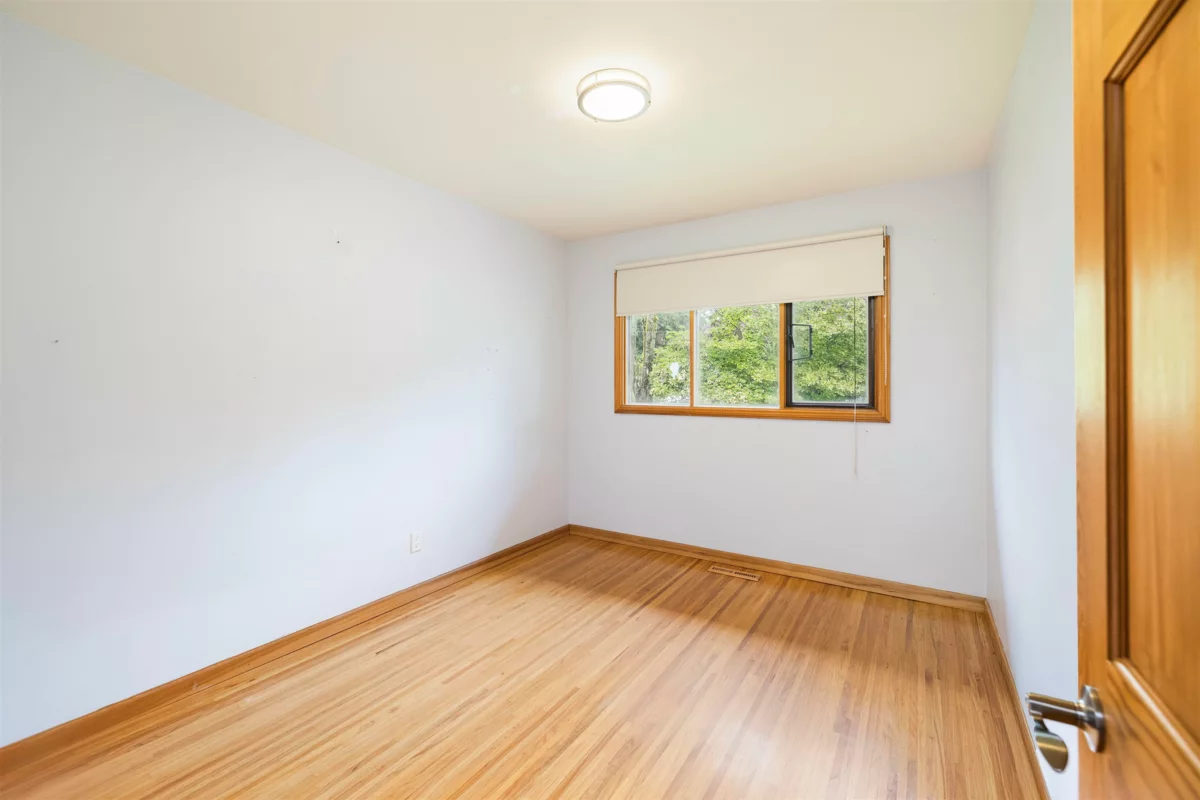 Guest Bathroom Photo of 1561 Merlynn Crescent, North Vancouver, BC