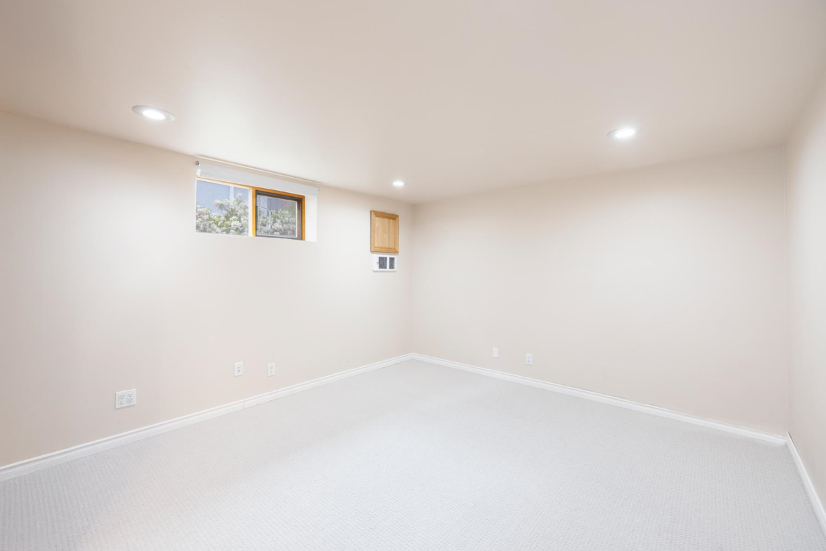 Mudroom Photo of 1561 Merlynn Crescent, North Vancouver, BC