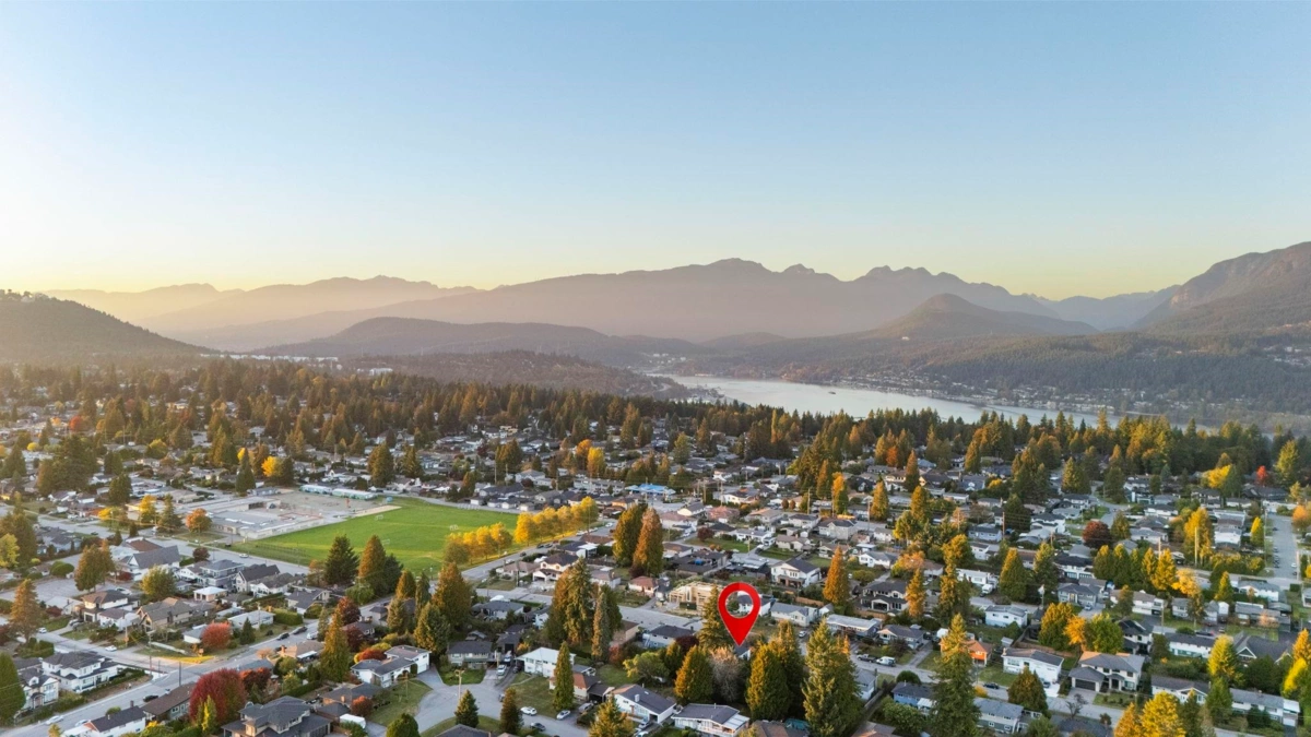 Kitchen Island Photo of 1750 Regan Avenue, Coquitlam, BC