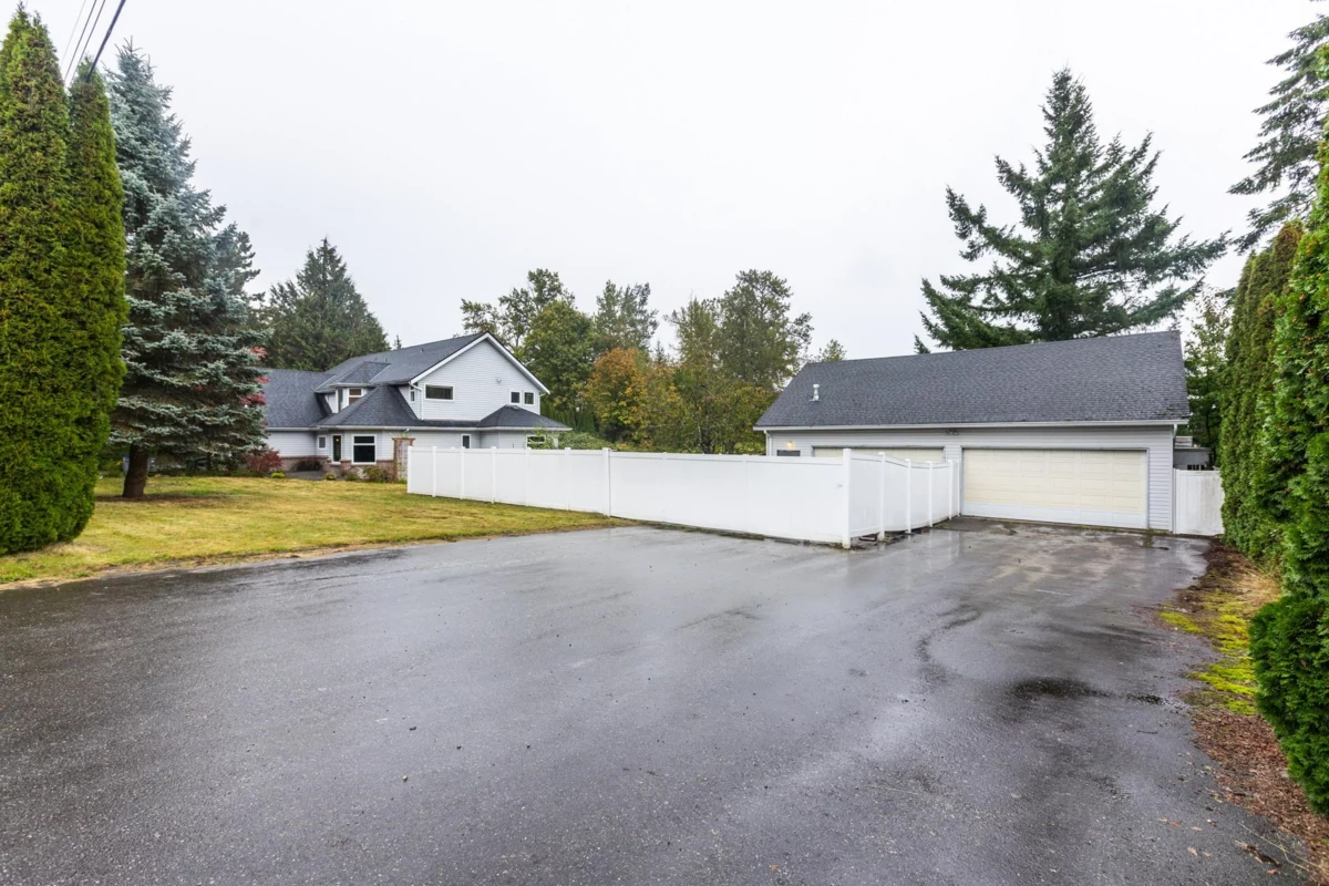 Family Room Photo of 8072 170a Street, Surrey, BC