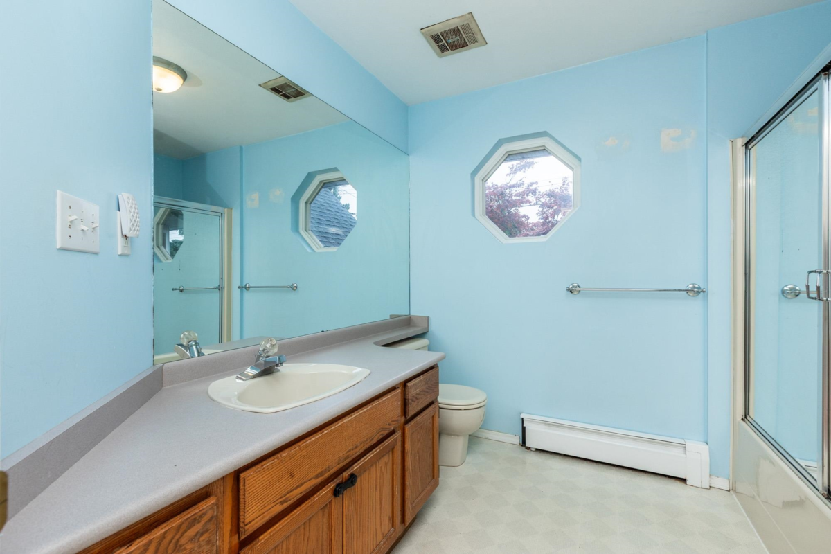 Hallway Photo of 8072 170a Street, Surrey, BC