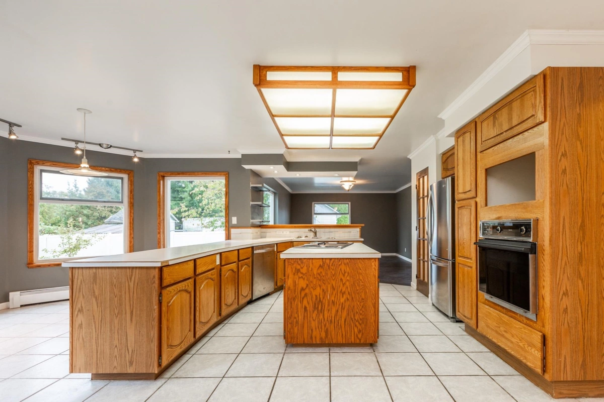 Walk-In Closet Photo of 8072 170a Street, Surrey, BC