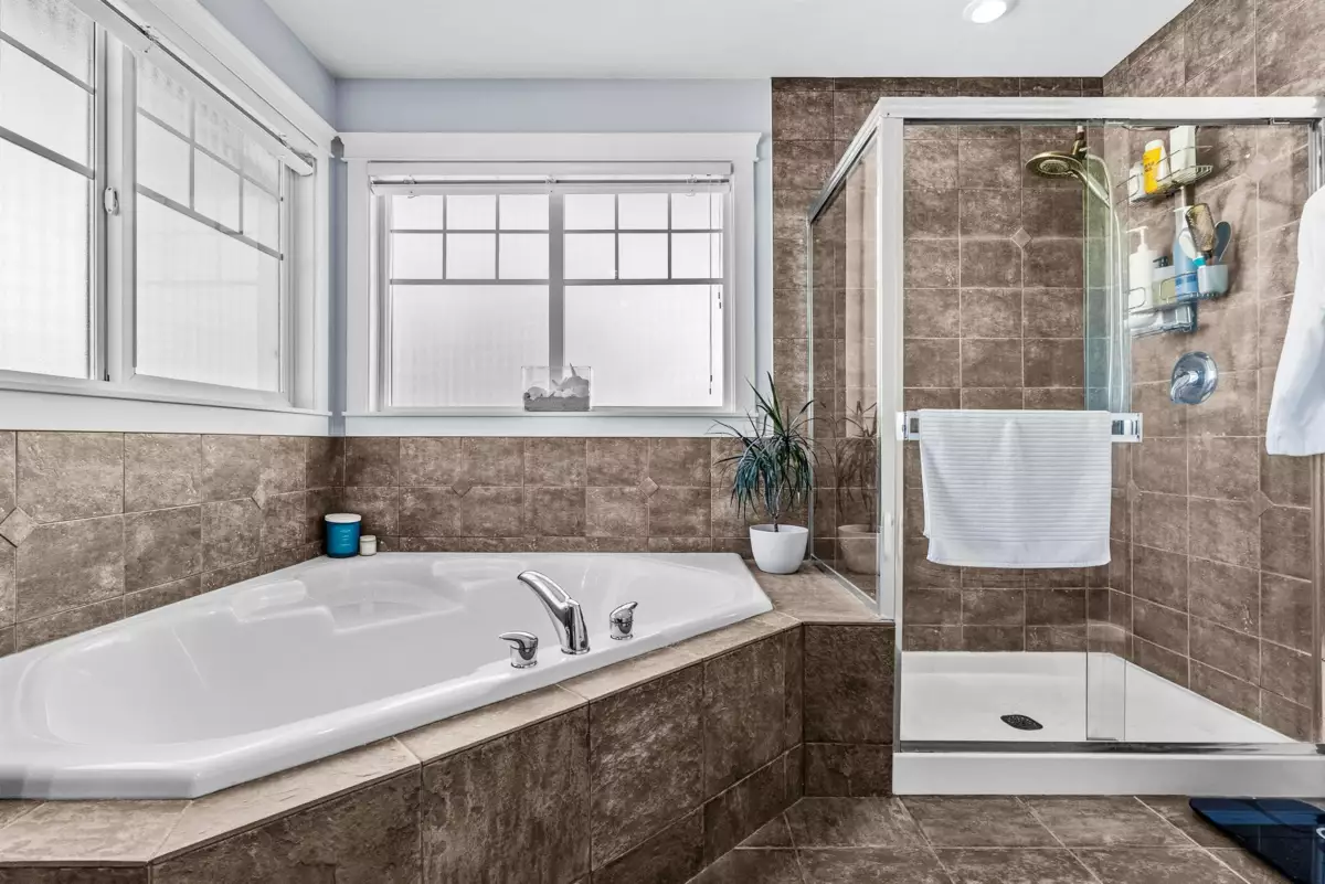 Basement Recreation Room Photo of 19095 68a Avenue, Surrey, BC