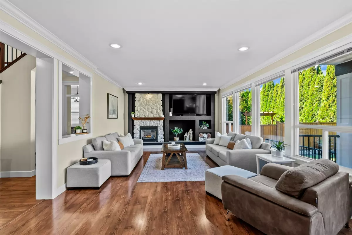 Family Room Photo of 19095 68a Avenue, Surrey, BC