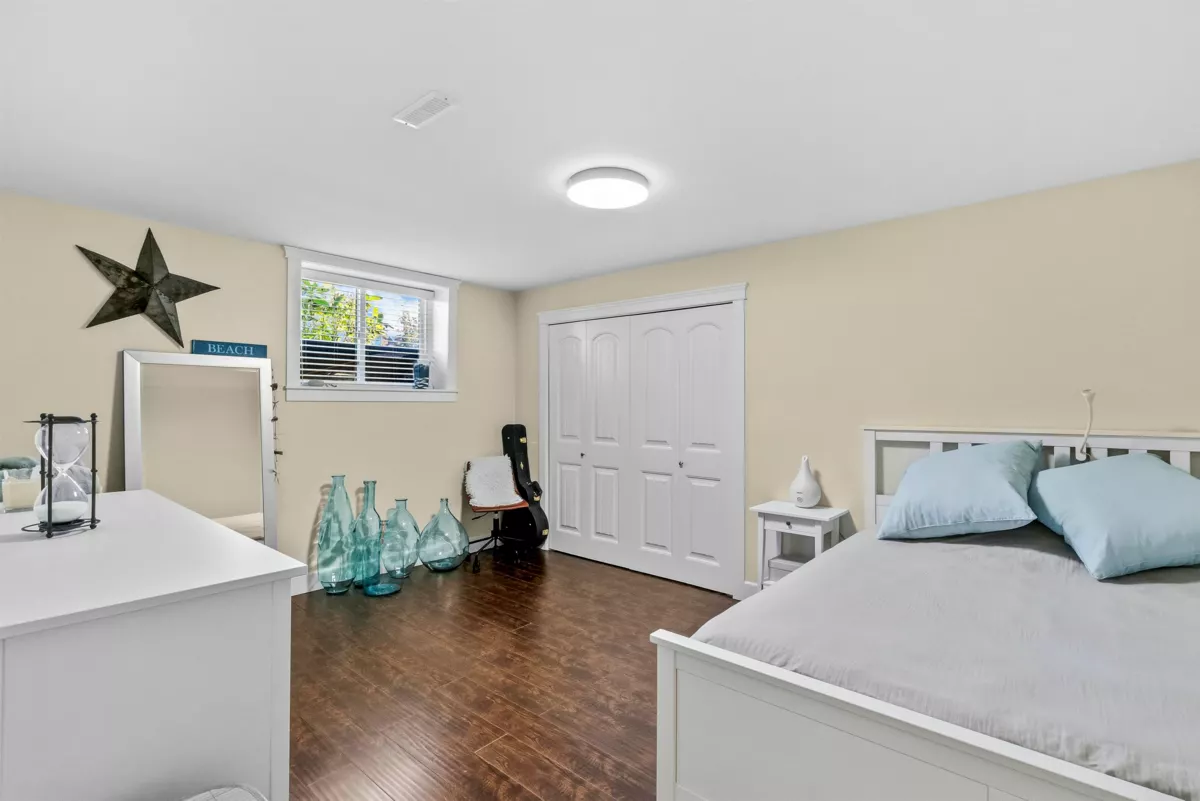 Front Yard Photo of 19095 68a Avenue, Surrey, BC