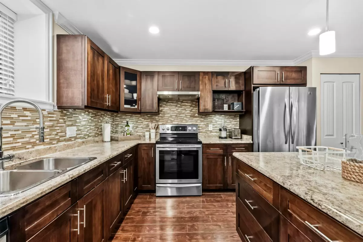 Garage Interior Photo of 19095 68a Avenue, Surrey, BC