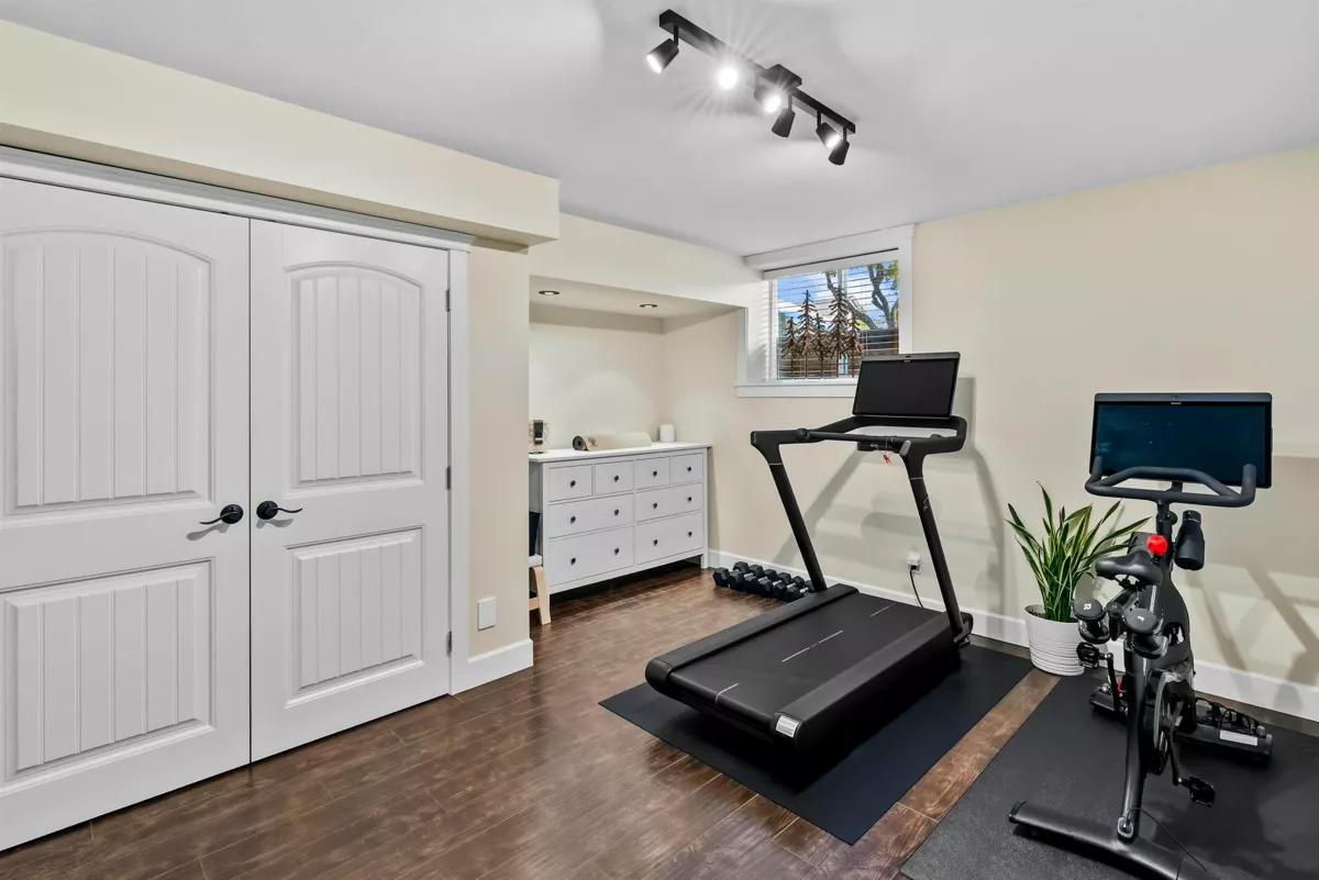 Hallway Photo of 19095 68a Avenue, Surrey, BC