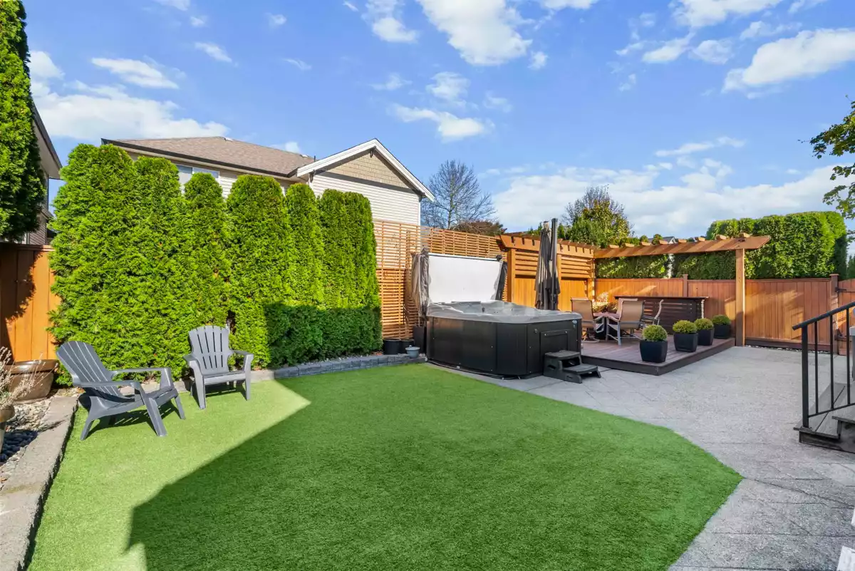 Hot Tub / Spa Photo of 19095 68a Avenue, Surrey, BC