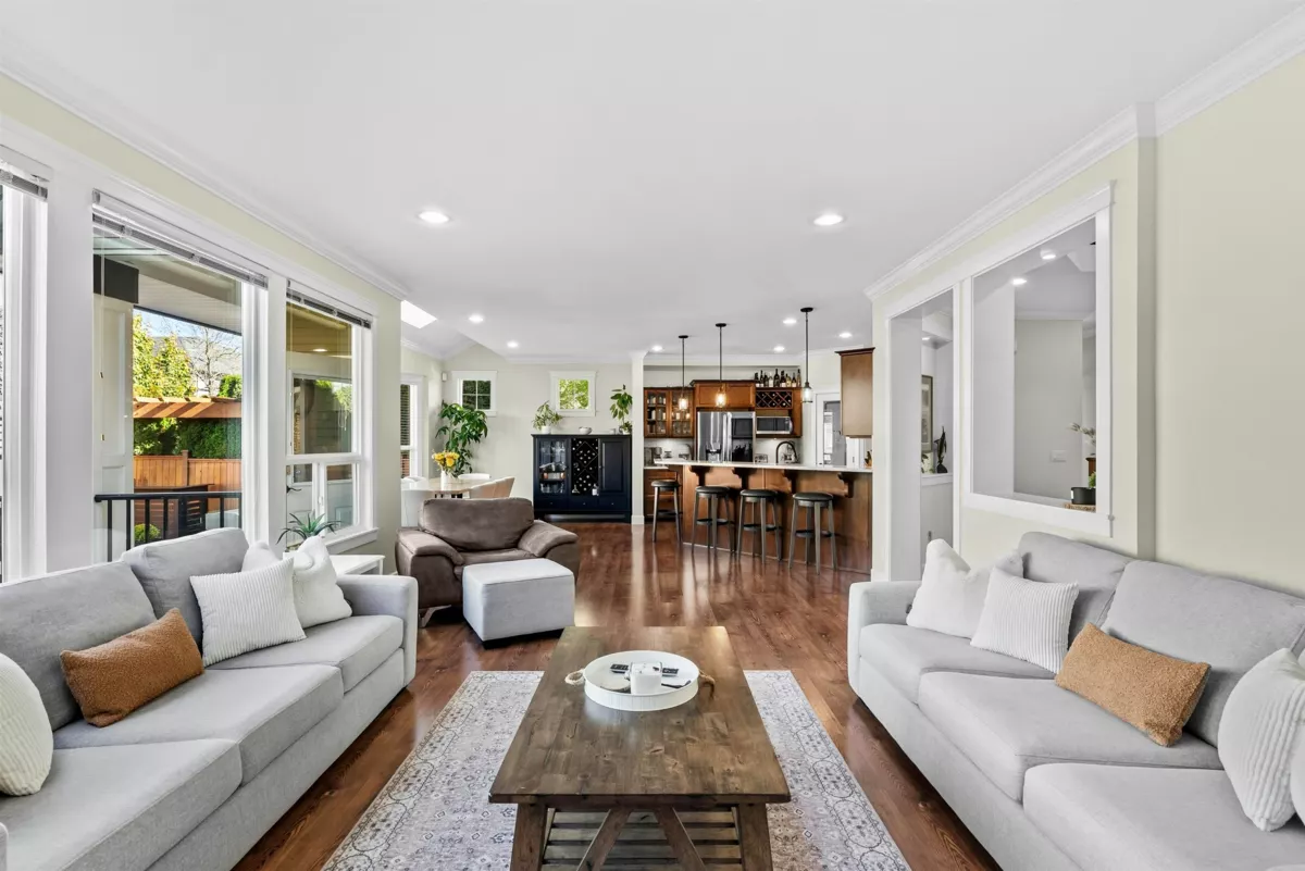 Kitchen Island Photo of 19095 68a Avenue, Surrey, BC