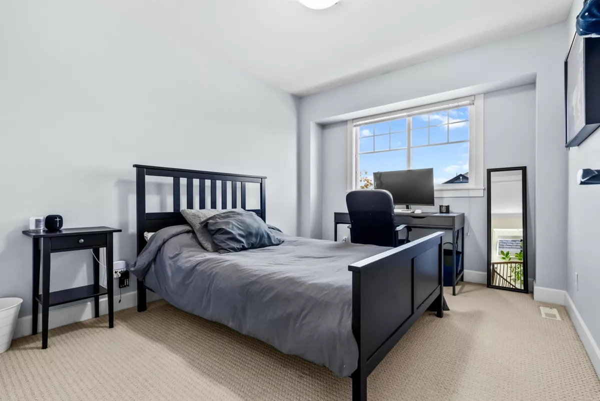 Laundry Room Photo of 19095 68a Avenue, Surrey, BC