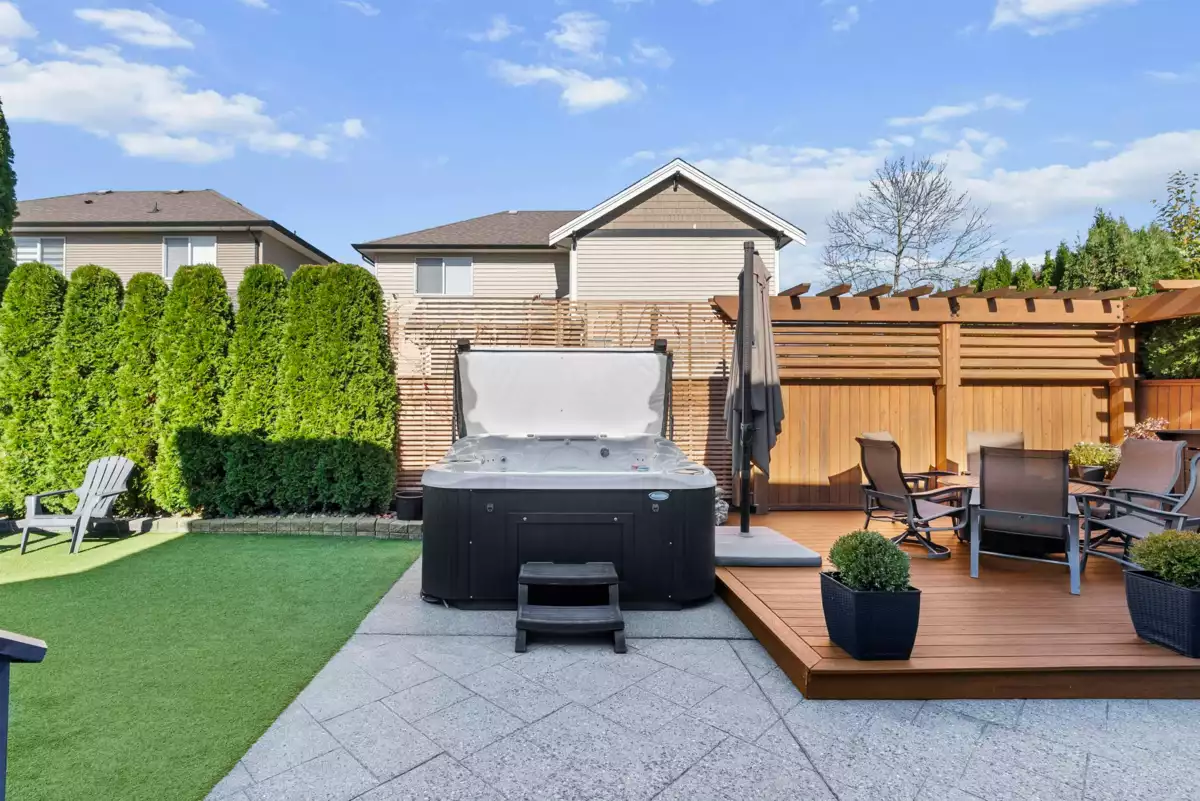 Swimming Pool Photo of 19095 68a Avenue, Surrey, BC