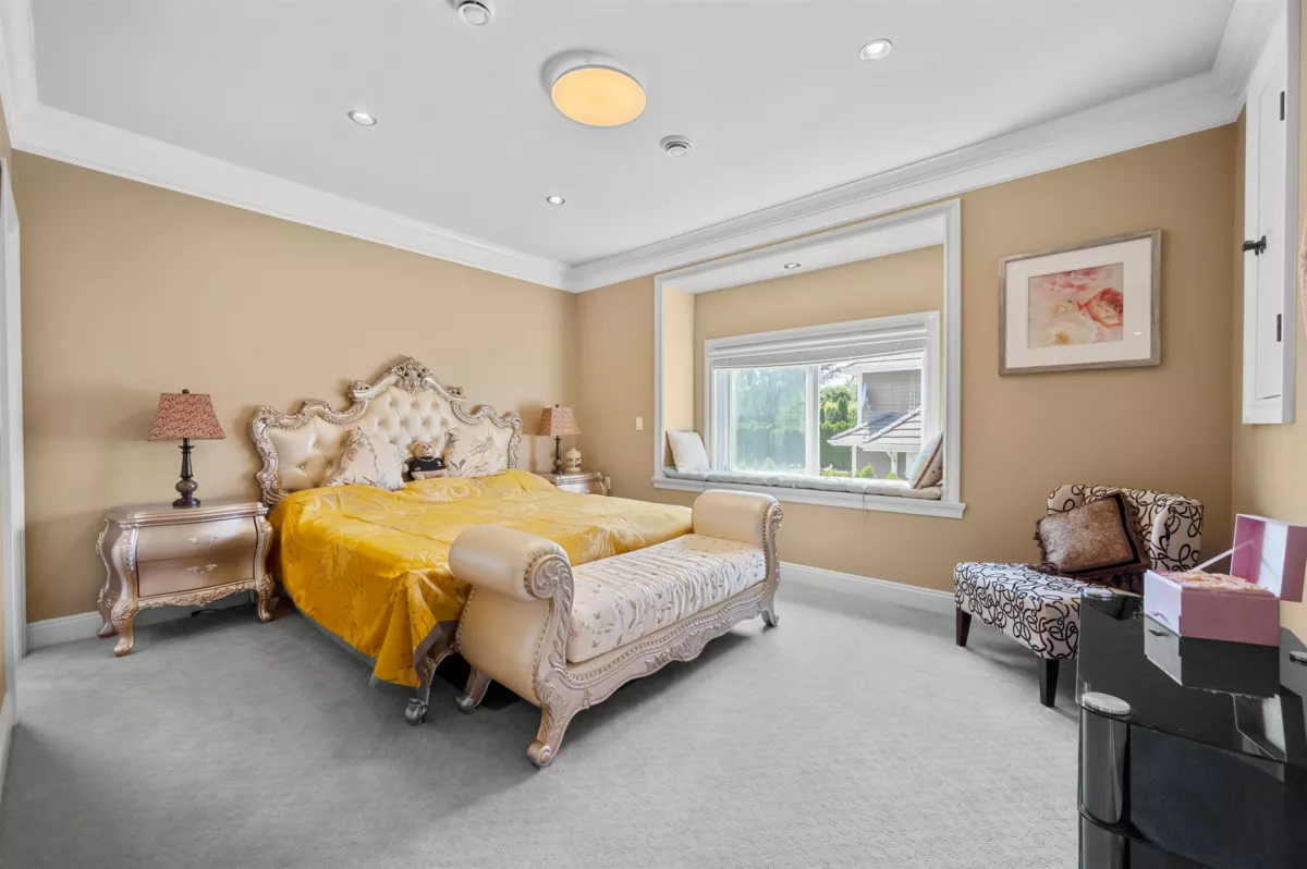 Guest Bathroom Photo of 16418 36a Avenue, Surrey, BC