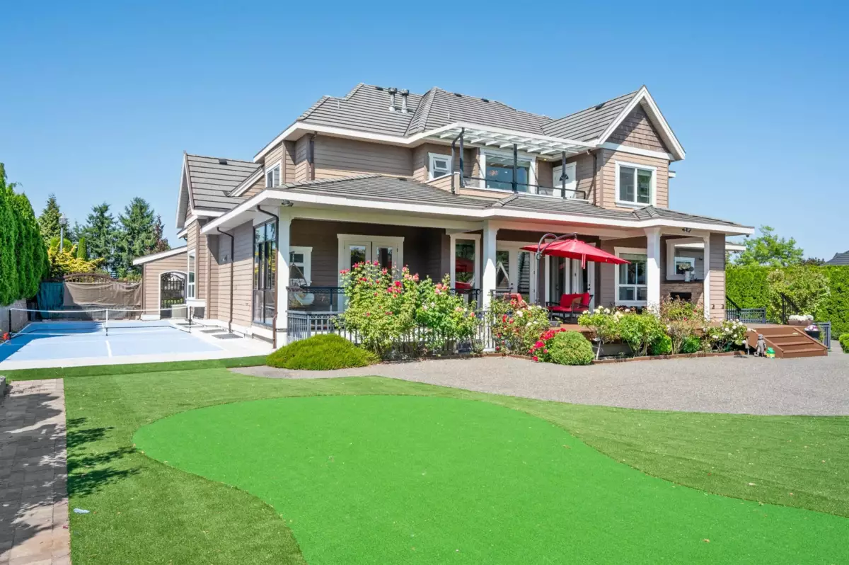 Hot Tub / Spa Photo of 16418 36a Avenue, Surrey, BC