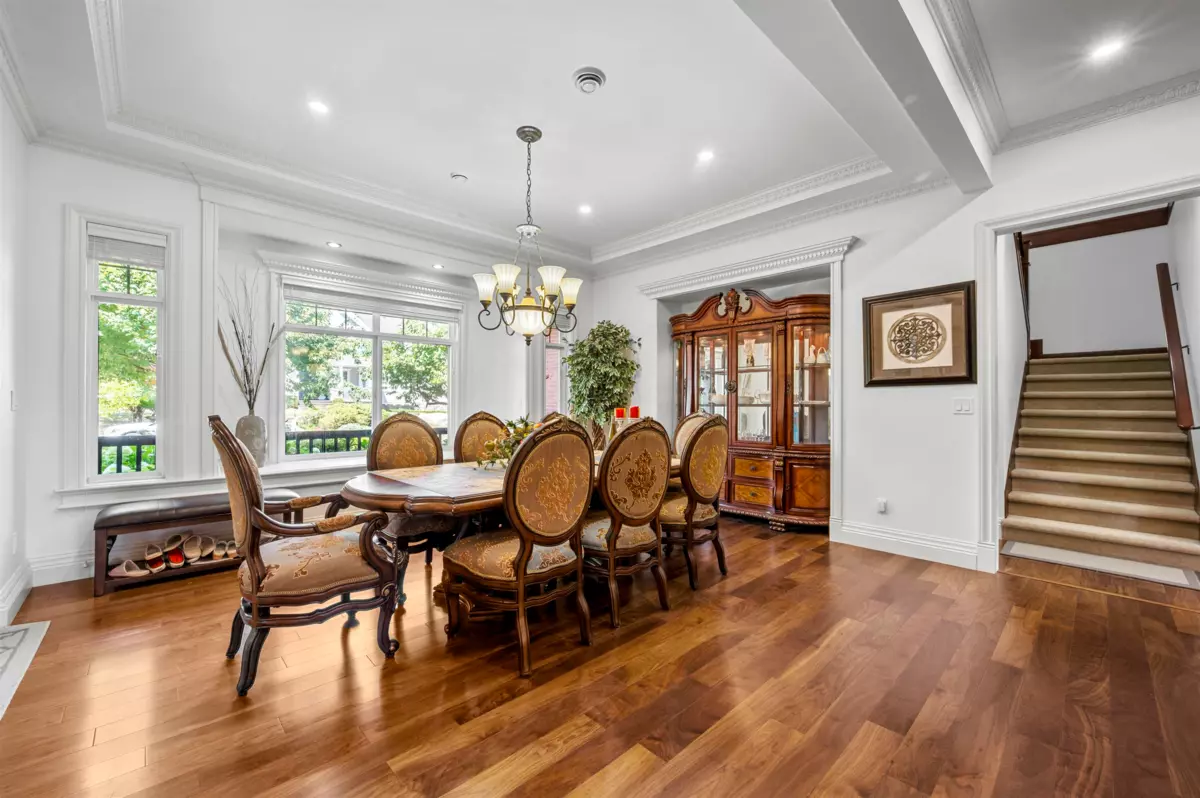 Kitchen Island Photo of 16418 36a Avenue, Surrey, BC
