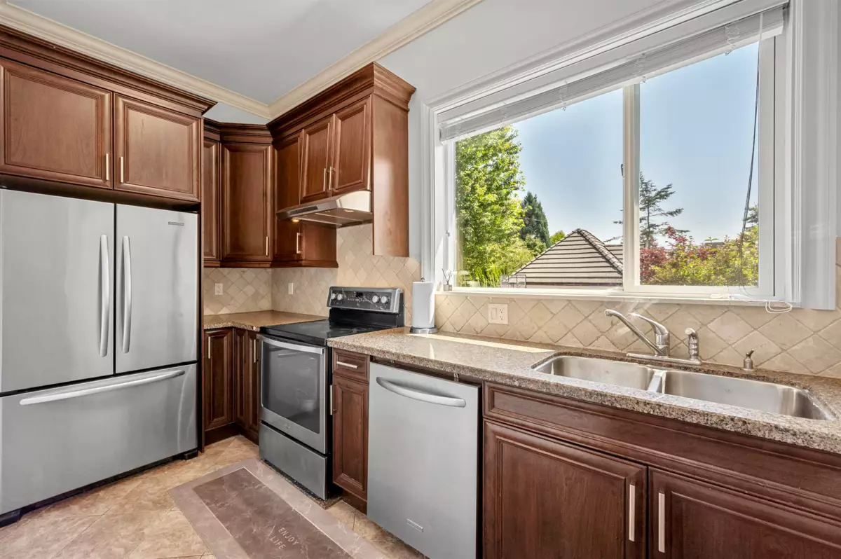 Kitchen Photo of 16418 36a Avenue, Surrey, BC