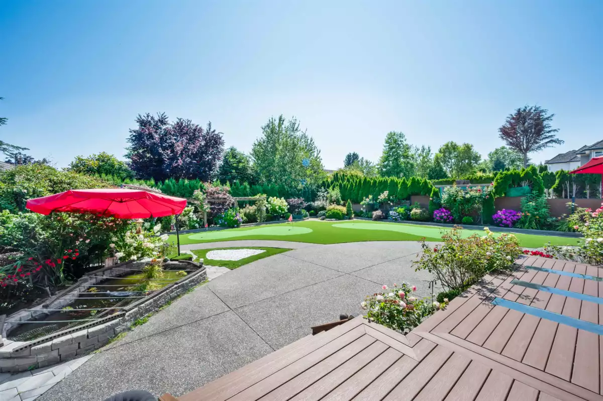 Swimming Pool Photo of 16418 36a Avenue, Surrey, BC