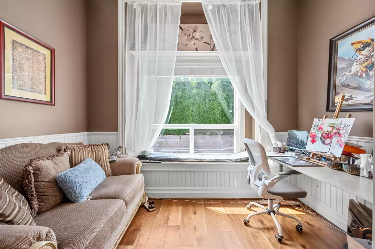 Walk-In Closet Photo of 16418 36a Avenue, Surrey, BC