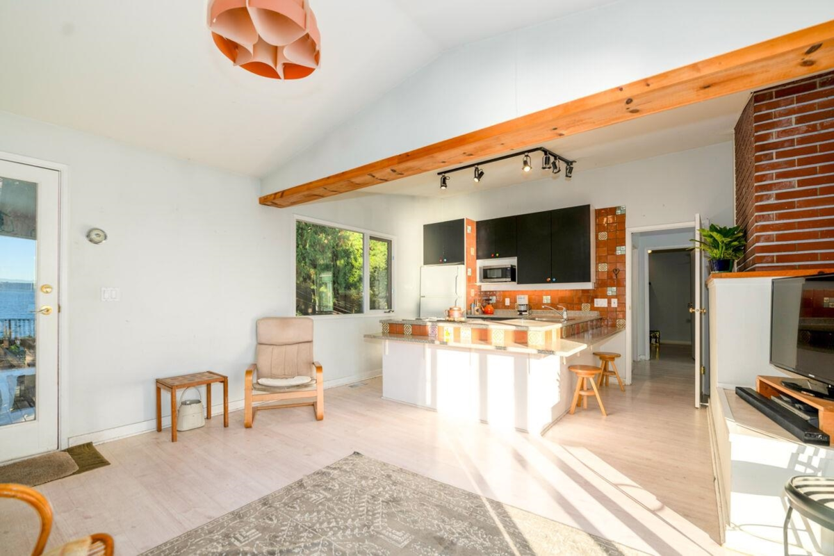 Backyard Photo of 3248 Marine Drive, West Vancouver, BC