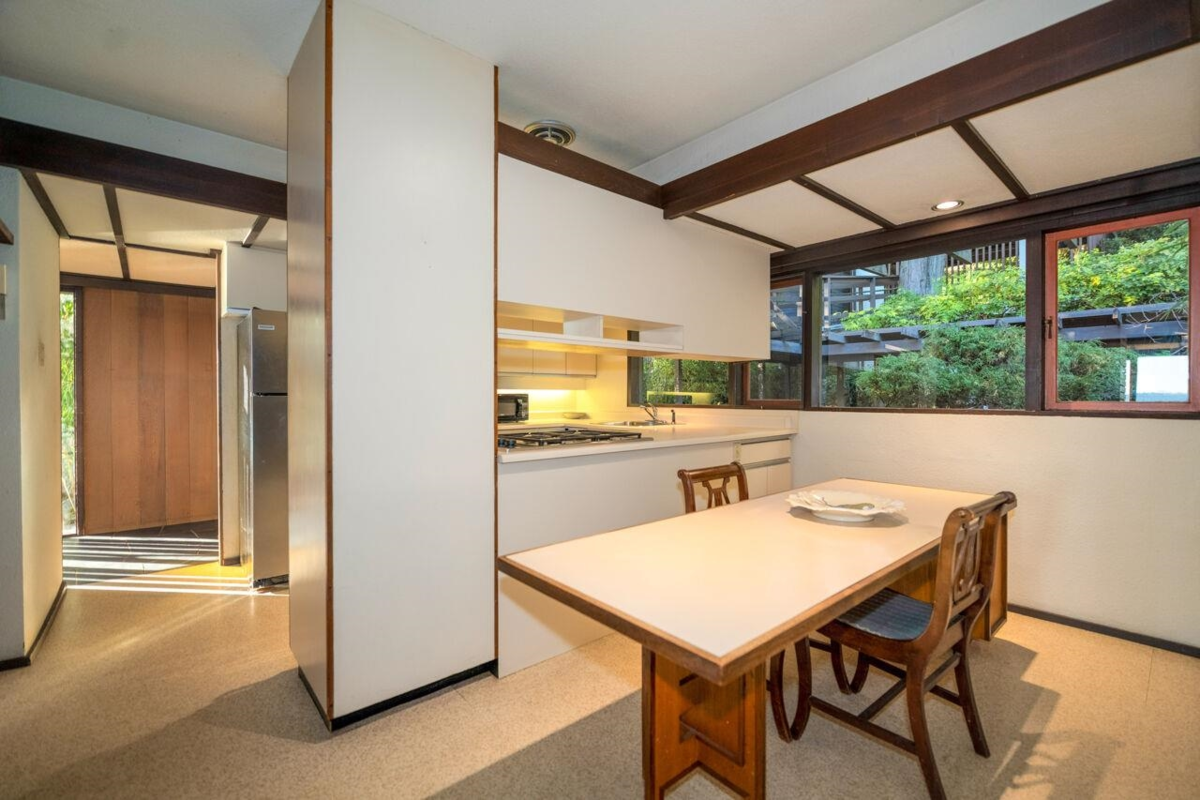 Basement Recreation Room Photo of 3248 Marine Drive, West Vancouver, BC