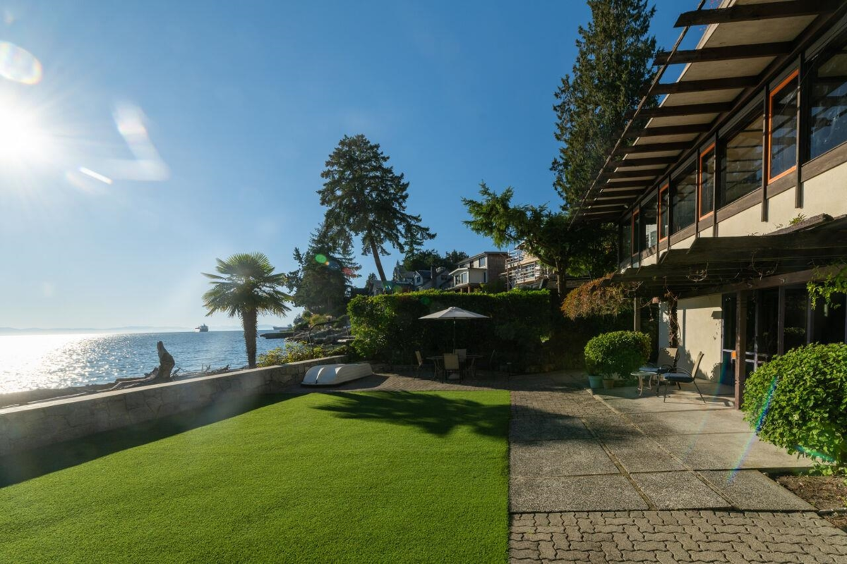 Exterior Front Photo of 3248 Marine Drive, West Vancouver, BC