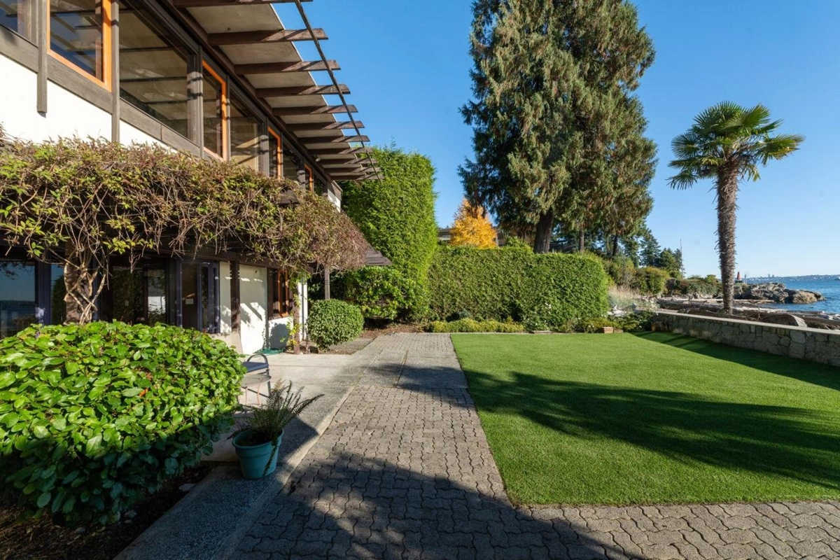 Family Room Photo of 3248 Marine Drive, West Vancouver, BC